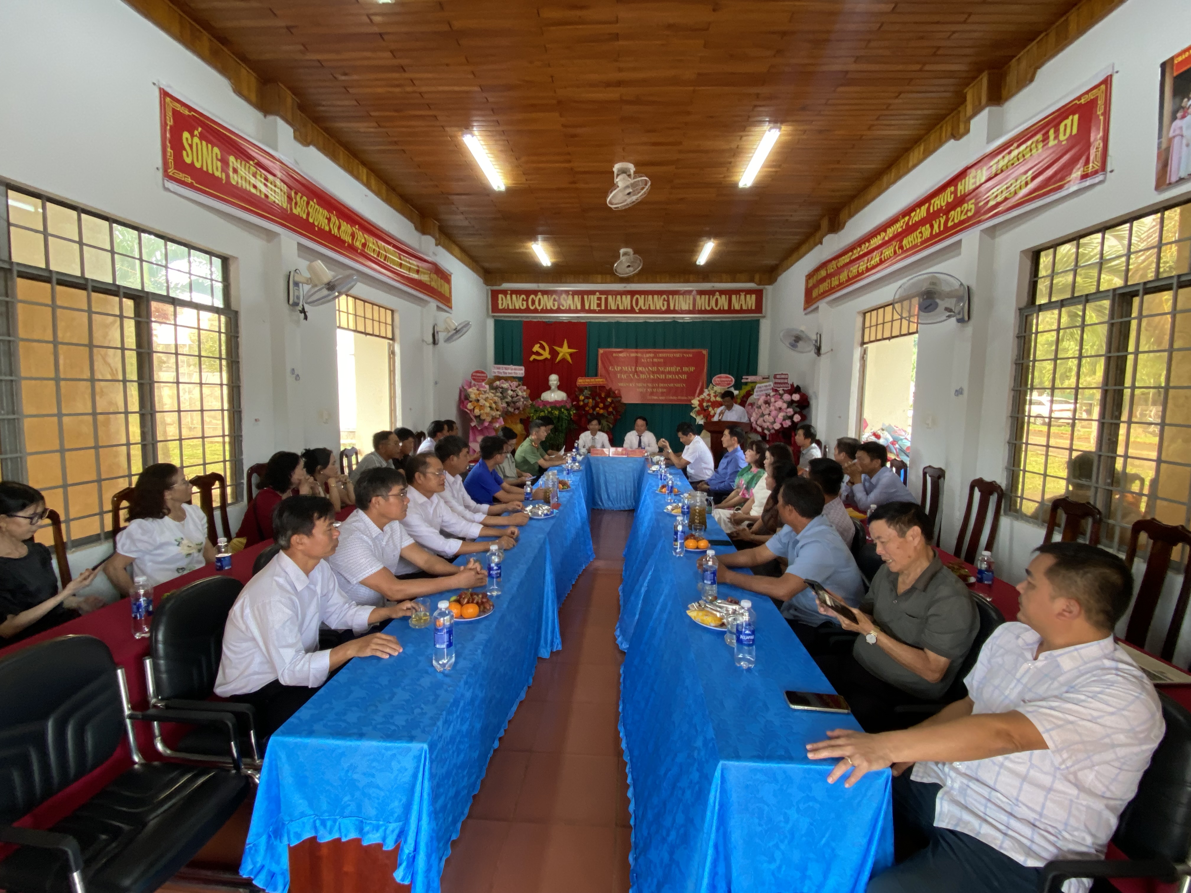 XÃ EA HIAO ĐỐI THOẠI, ĐỒNG HÀNH CÙNG DOANH NGHIỆP PHÁT TRIỂN