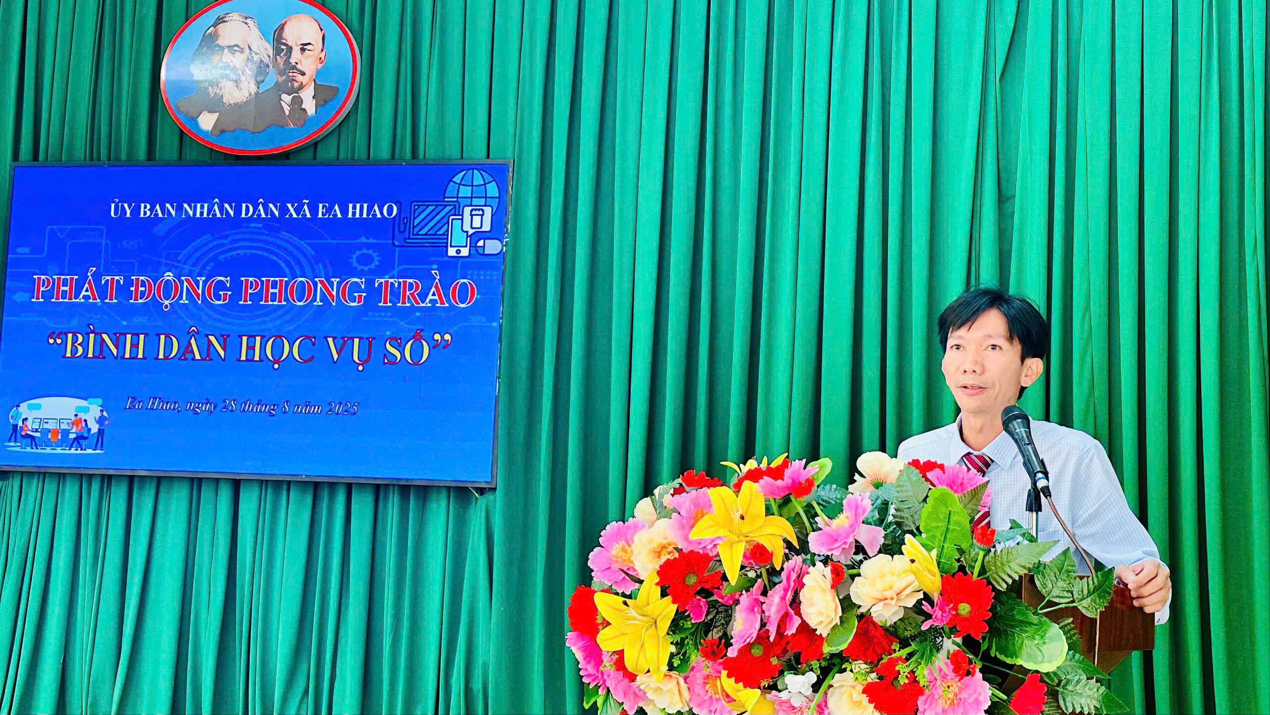 Ea Hiao phát động 100 ngày cao điểm thực hiện phong trào “Bình dân học vụ số” – Đưa tri thức số đến với mọi người dân.