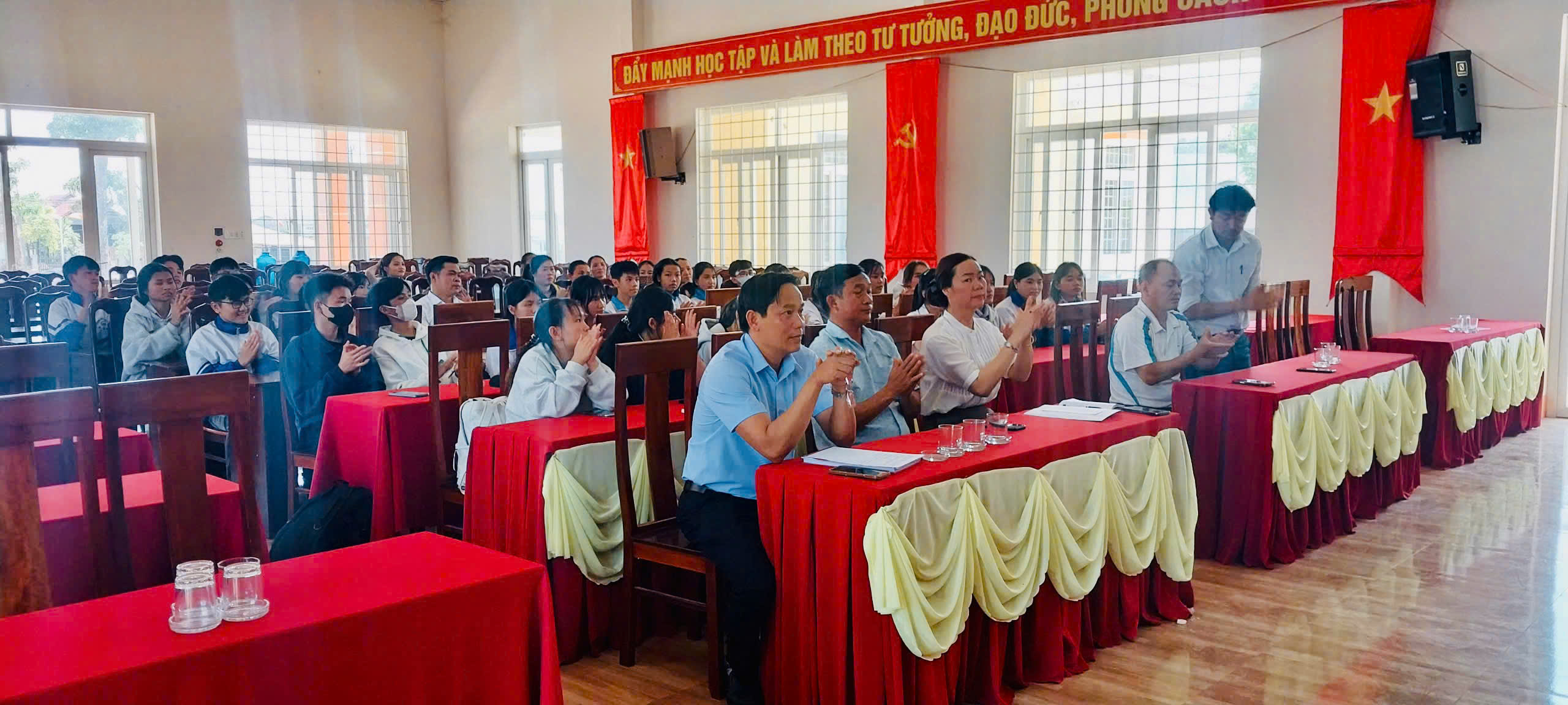 z7649523978403_ae614929601ed5f1dc8786ad3905c21a