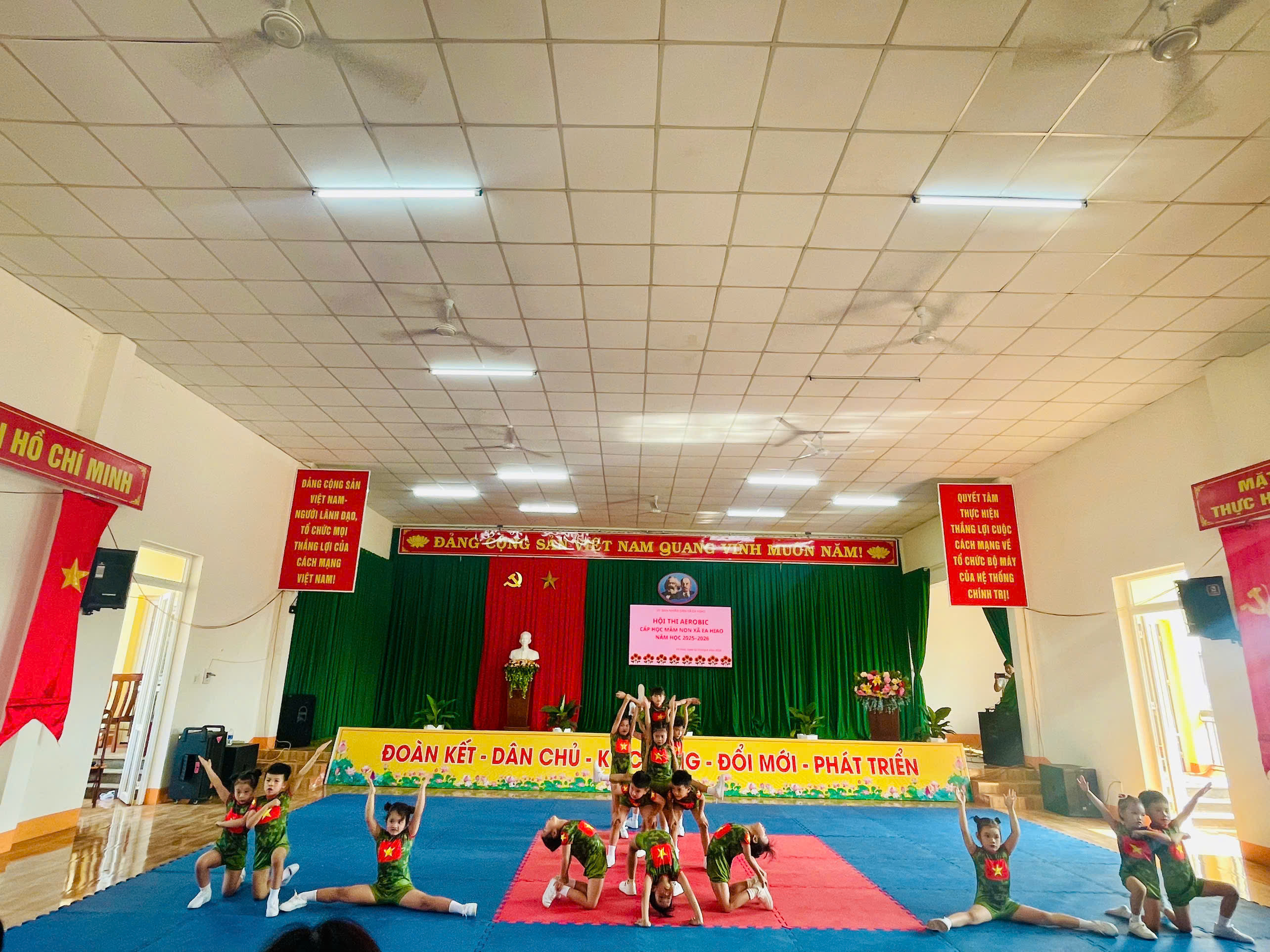 z7700205370223_8f3374243e823caa5376103d39362c26