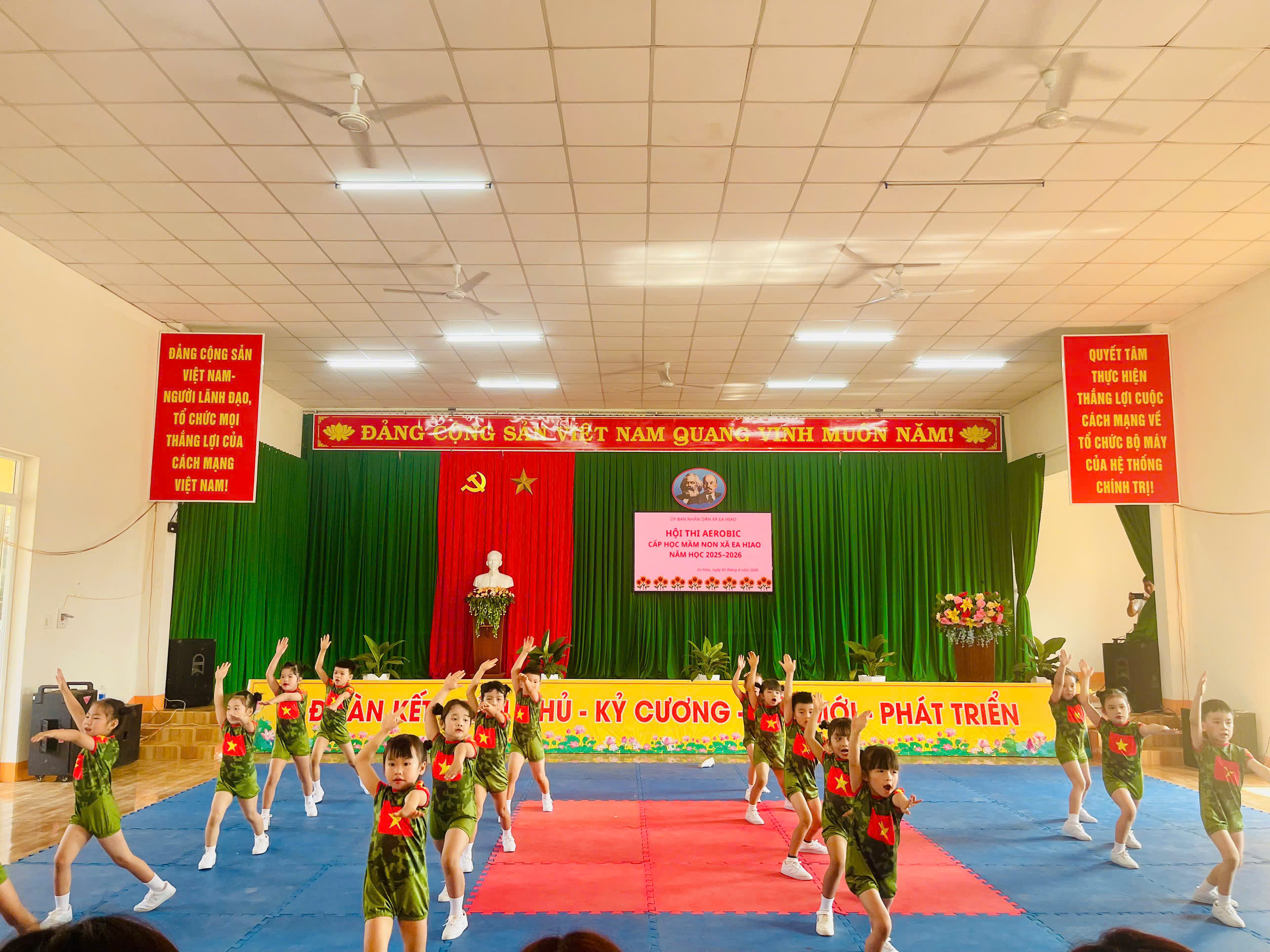 z7700205419284_92b0ec4d3d88df0d23766cf31d5ee196