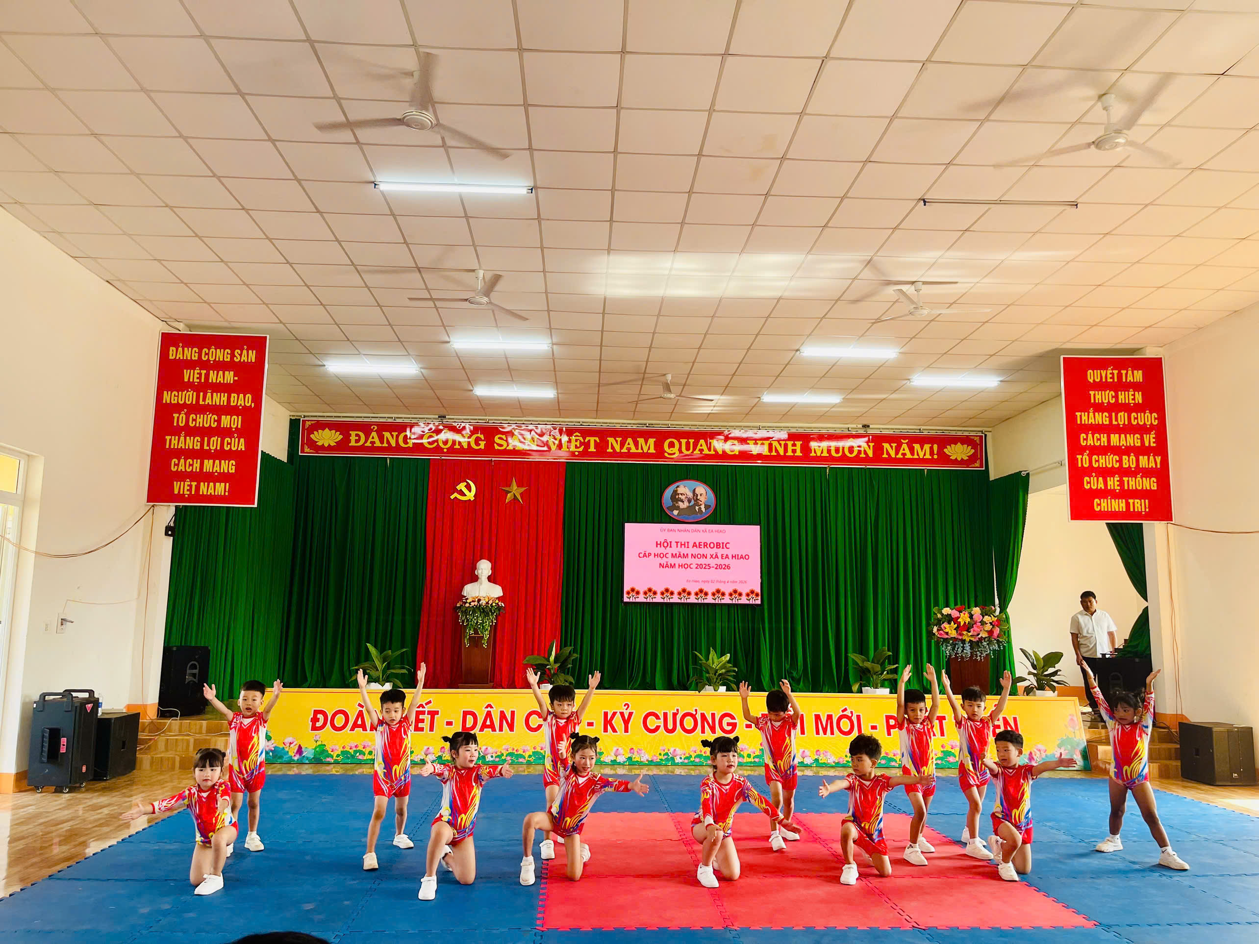 z7700205433316_45eae52e8ab64dac8ded693a00e94482