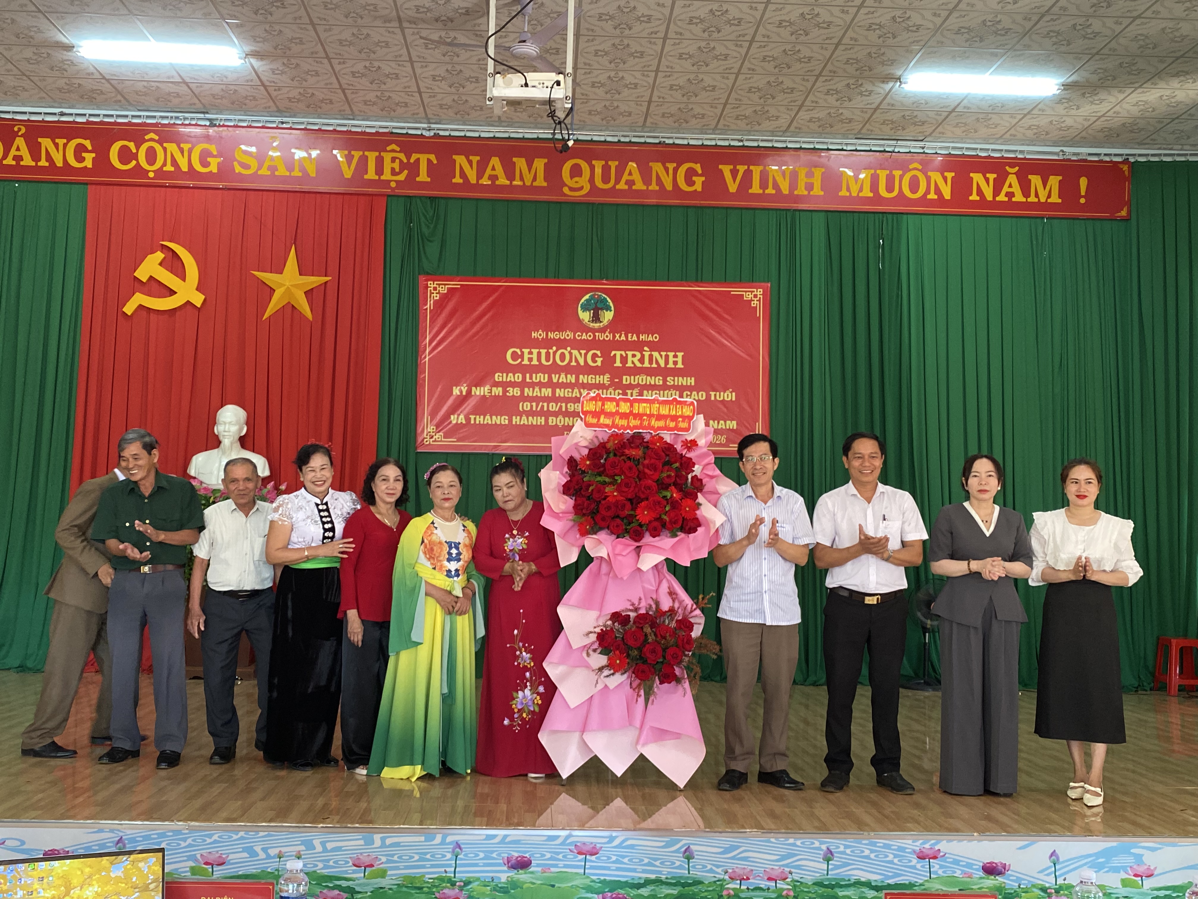 NGƯỜI CAO TUỔI EA HIAO SÔI NỔI GIAO LƯU VĂN NGHỆ, DƯỠNG SINH