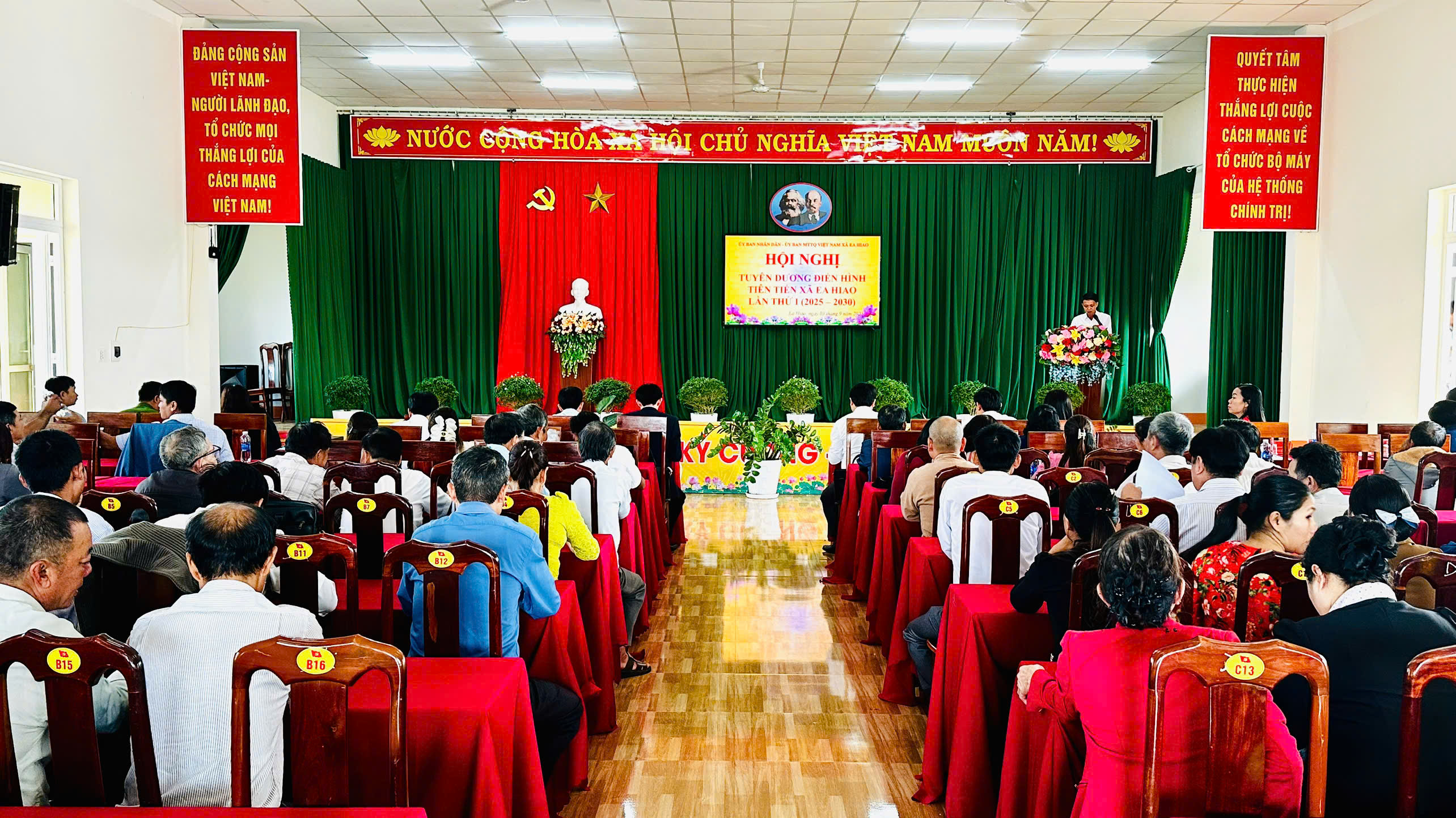 z6972275906317_ddb531d4229cf4e8dba59bb0d79d538b