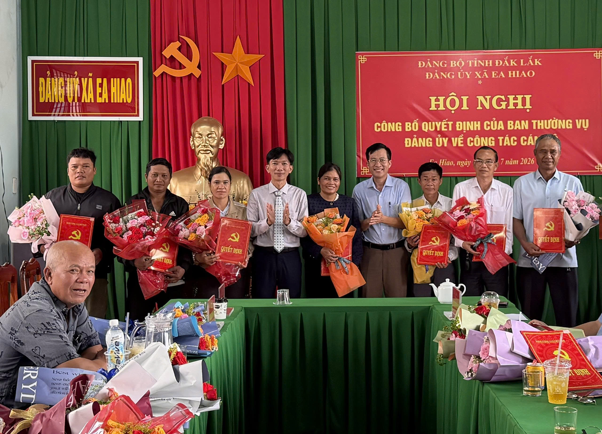 Đảng ủy xã Ea Hiao kiện toàn cán bộ chi bộ sau sắp xếp thôn, buôn