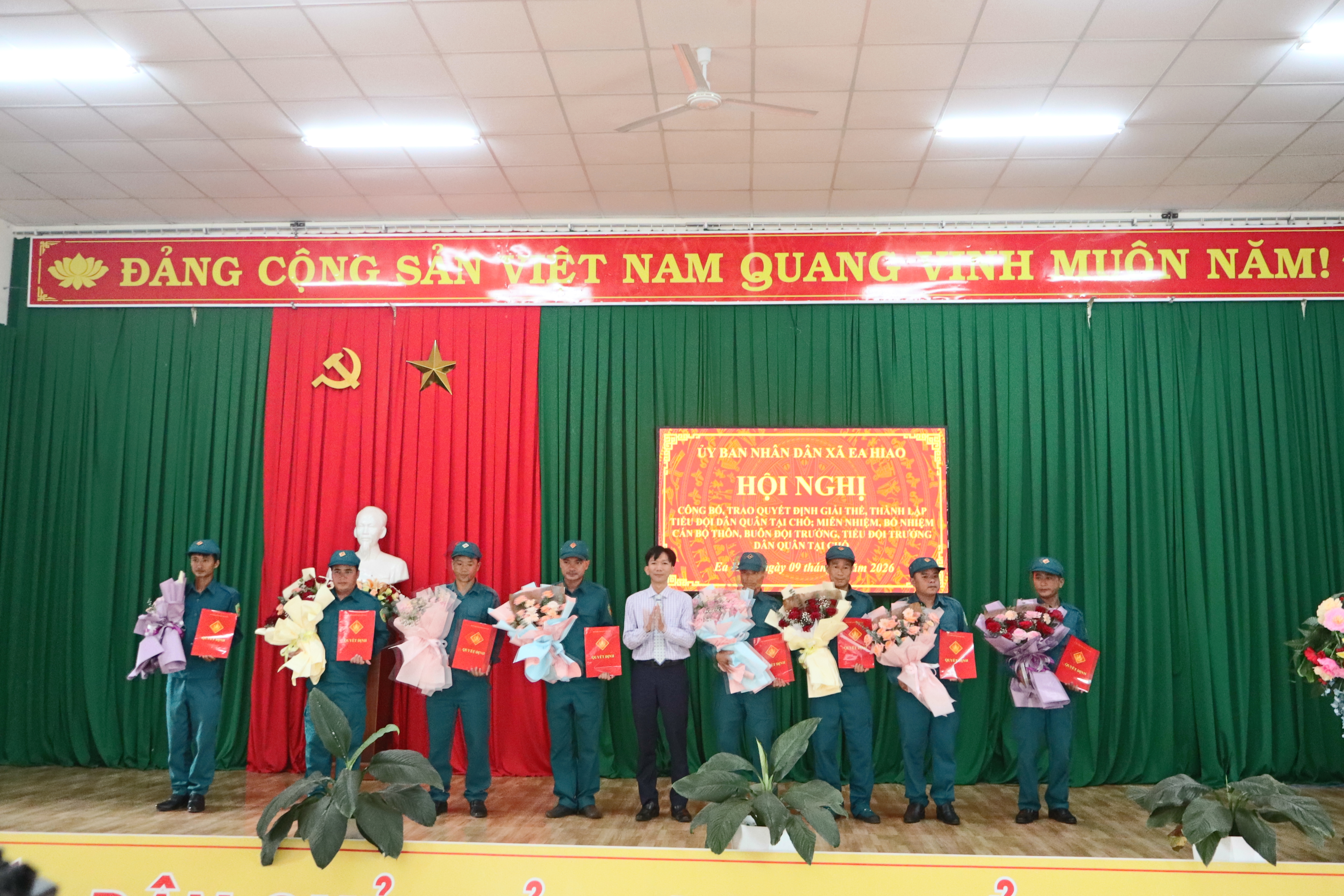 XÃ EA HIAO CÔNG BỐ CÁC QUYẾT ĐỊNH VỀ TỔ CHỨC LỰC LƯỢNG DÂN QUÂN TẠI CHỖ