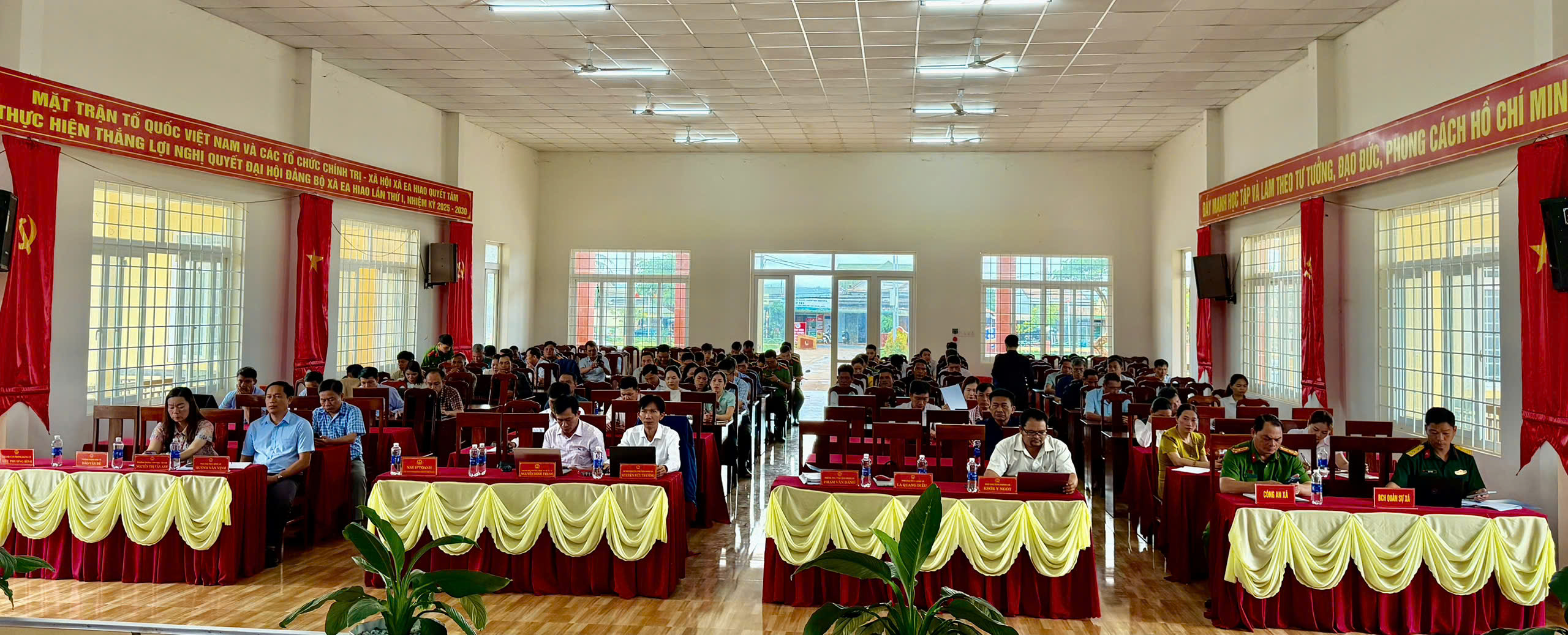 Đảng ủy xã Ea Hiao tổ chức hội nghị trực tuyến quán triệt Nghị quyết số 10-NQ/TW của Bộ Chính trị
