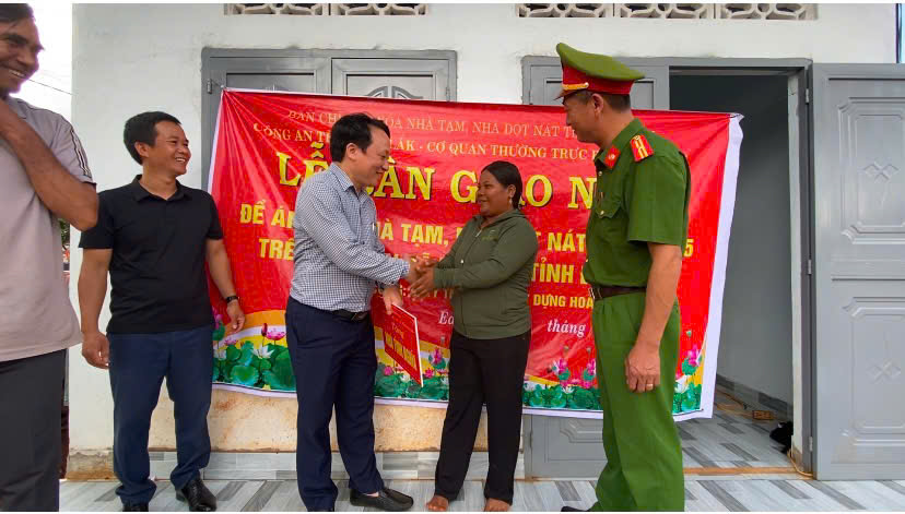 z6879382755853_36e5eaebdbc8745d290ae96e056c71b6