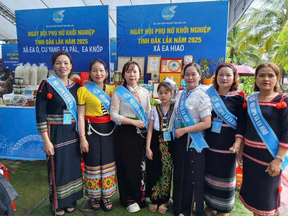 NÂNG CAO NĂNG LỰC CÁN BỘ HỘI PHỤ NỮ TRONG GIAI ĐOẠN MỚI