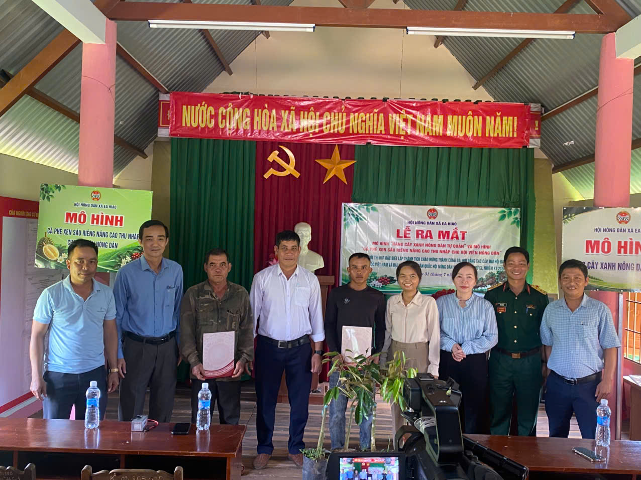 HỘI NÔNG DÂN XÃ EA HIAO RA MẮT MÔ HÌNH “CÀ PHÊ XEN SẦU RIÊNG NÂNG CAO THU NHẬP CHO HỘI VIÊN” VÀ MÔ HÌNH “HÀNG CÂY XANH NÔNG DÂN TỰ QUẢN”