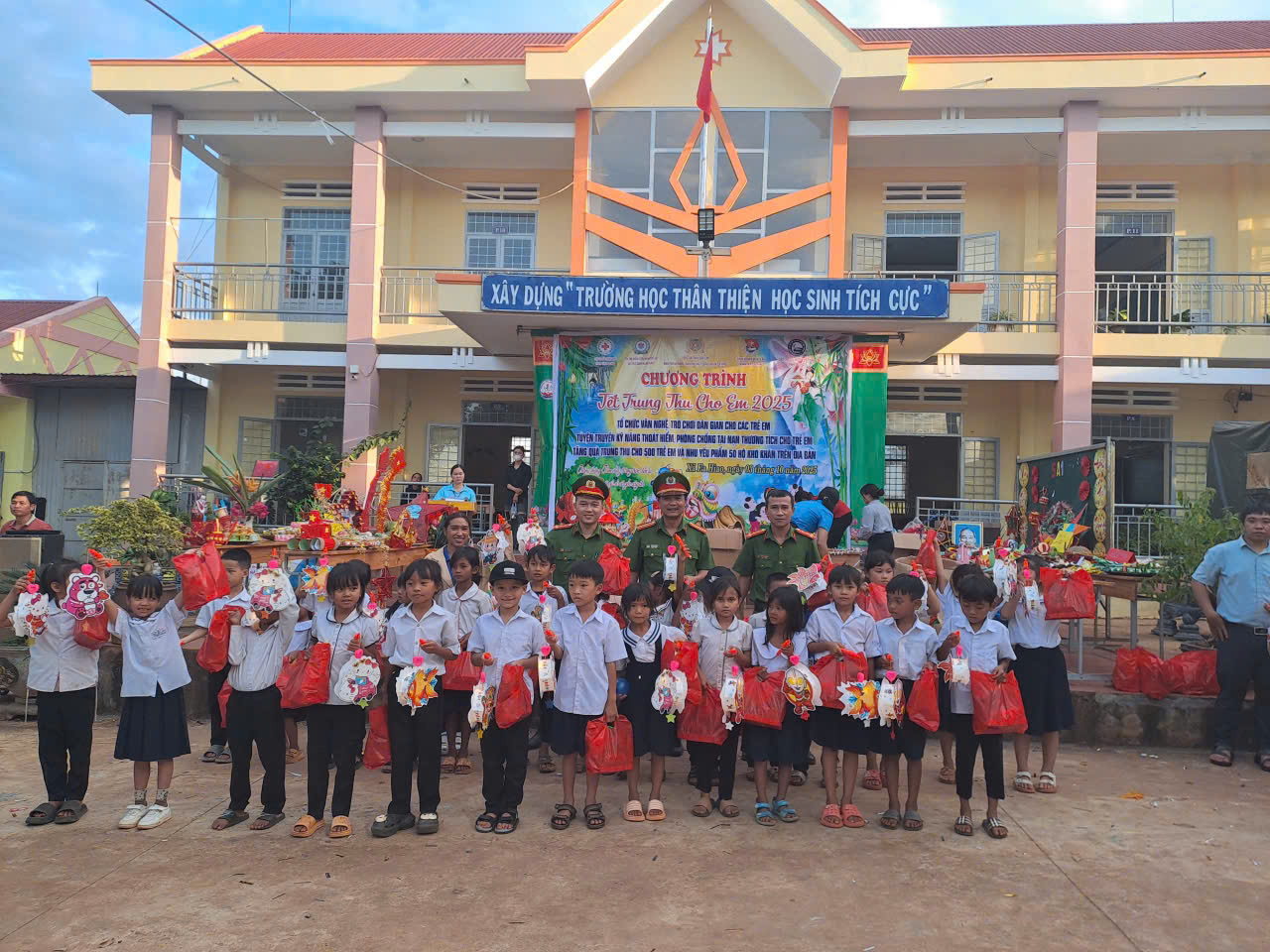 LAN TỎA PHONG TRÀO “TOÀN DÂN BẢO VỆ AN NINH TỔ QUỐC” TRÊN ĐỊA BÀN XÃ EA HIAO