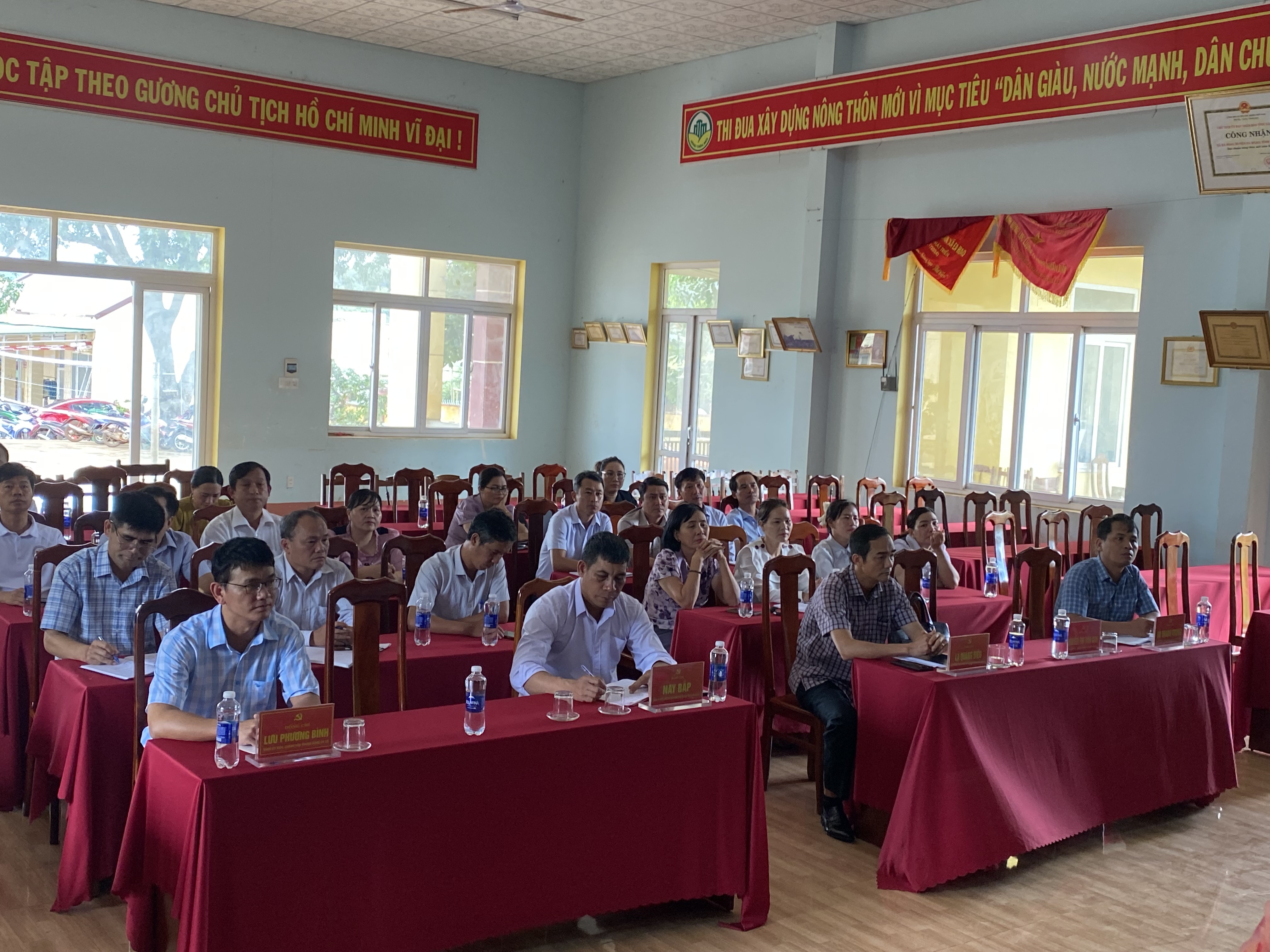 THƯỜNG TRỰC ĐẢNG ỦY XÃ EA HIAO GẶP MẶT CÁN BỘ QUẢN LÝ CÁC TRƯỜNG HỌC, THÔNG TIN PHƯƠNG ÁN SẮP XẾP CÁC CƠ SỞ GIÁO DỤC