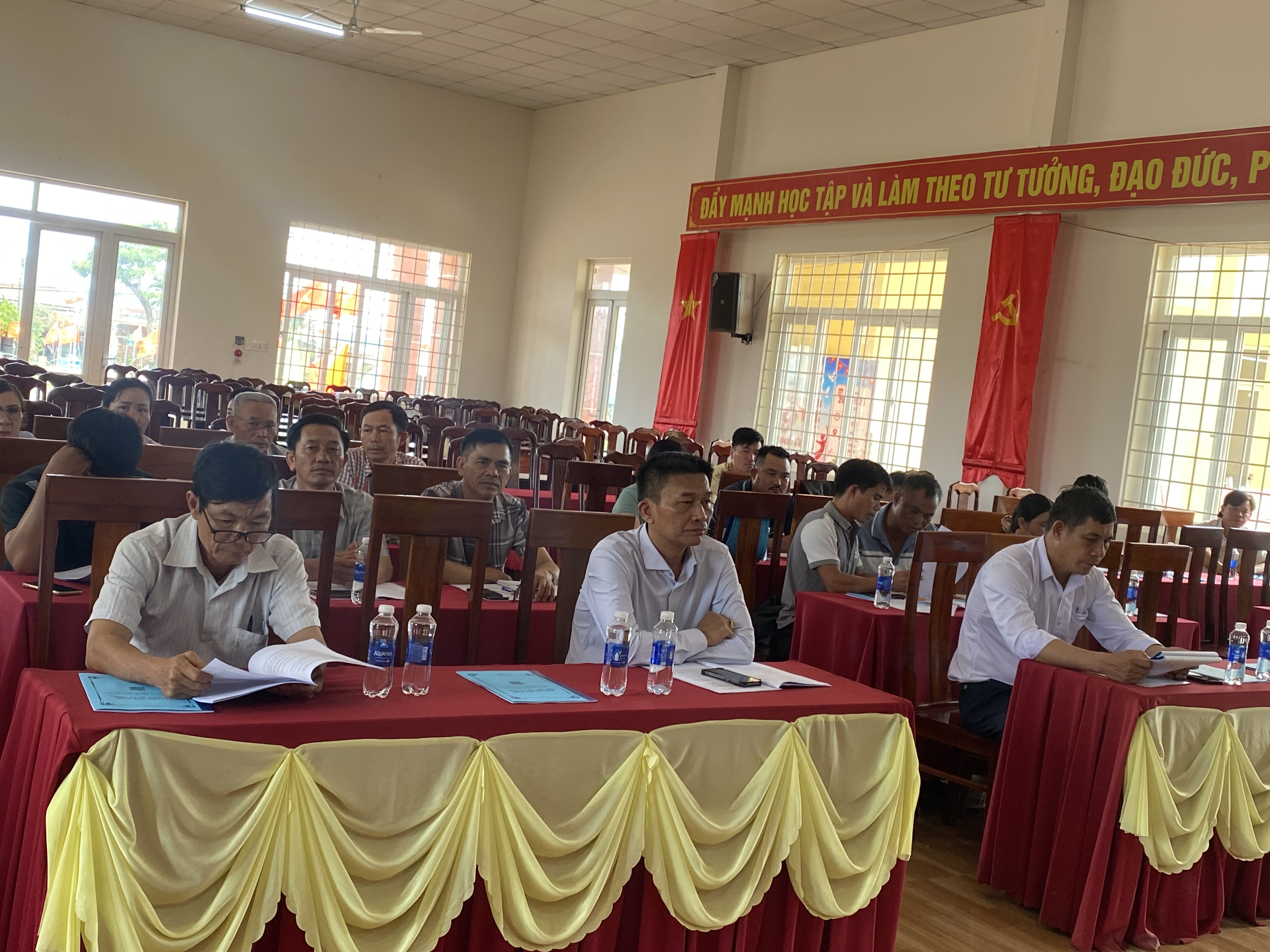 PHỔ BIẾN, QUÁN TRIỆT LUẬT THỰC HIỆN DÂN CHỦ Ở CƠ SỞ VÀ QUY ĐỊNH VỀ TỔ CHỨC, HOẠT ĐỘNG CỦA THÔN, BUÔN