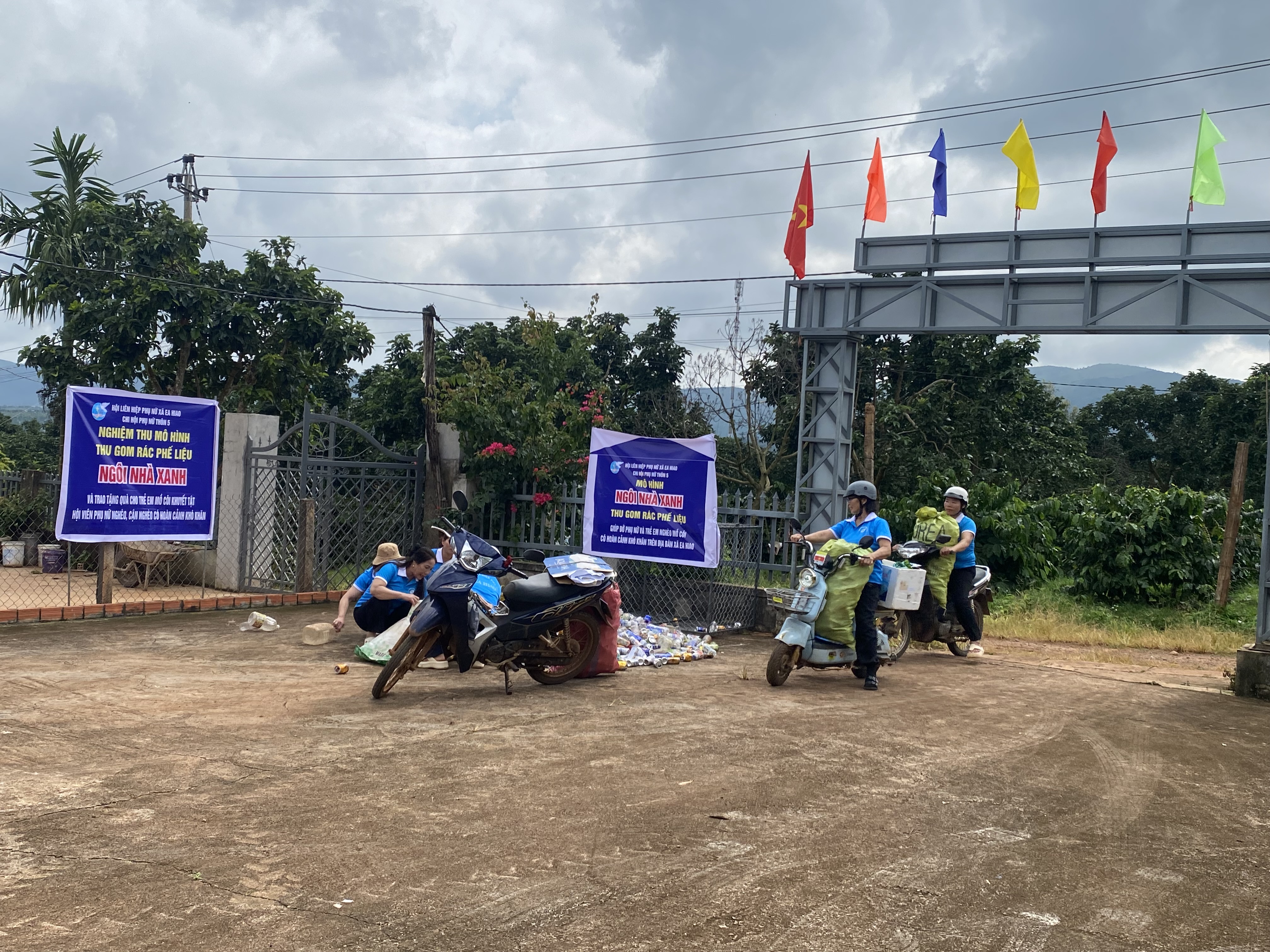 “NGÔI NHÀ XANH” Ở EA HIAO: BIẾN RÁC THẢI THÀNH YÊU THƯƠNG
