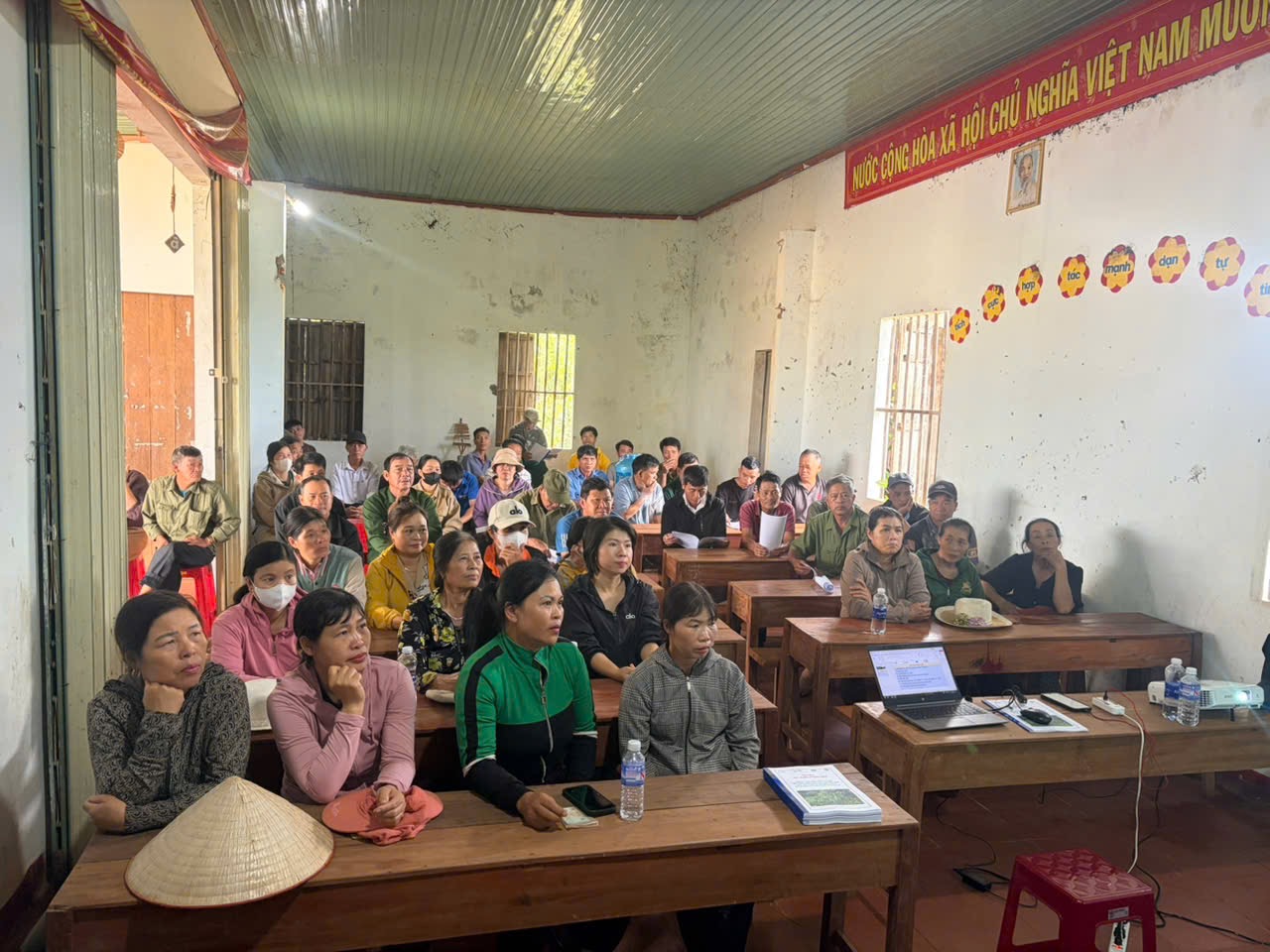 HƠN 200 HỘI VIÊN NÔNG DÂN THÔN 7, THÔN 8 THAM GIA TẬP HUẤN KỸ THUẬT CÀ PHÊ BỀN VỮNG
