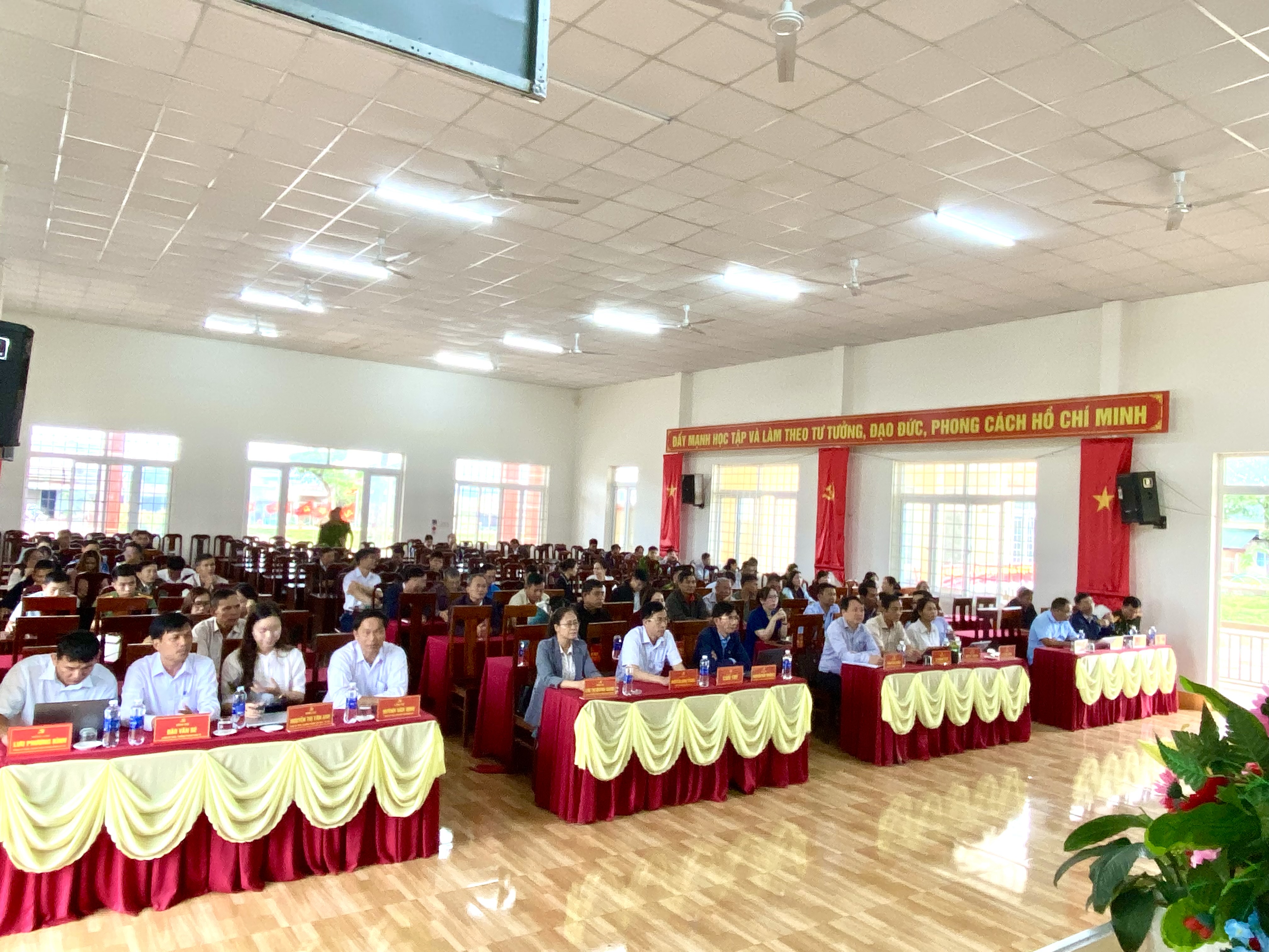 XÃ EA HIAO THAM DỰ HỘI NGHỊ TOÀN QUỐC QUÁN TRIỆT CÁC NGHỊ QUYẾT, CHỈ THỊ CỦA BỘ CHÍNH TRỊ
