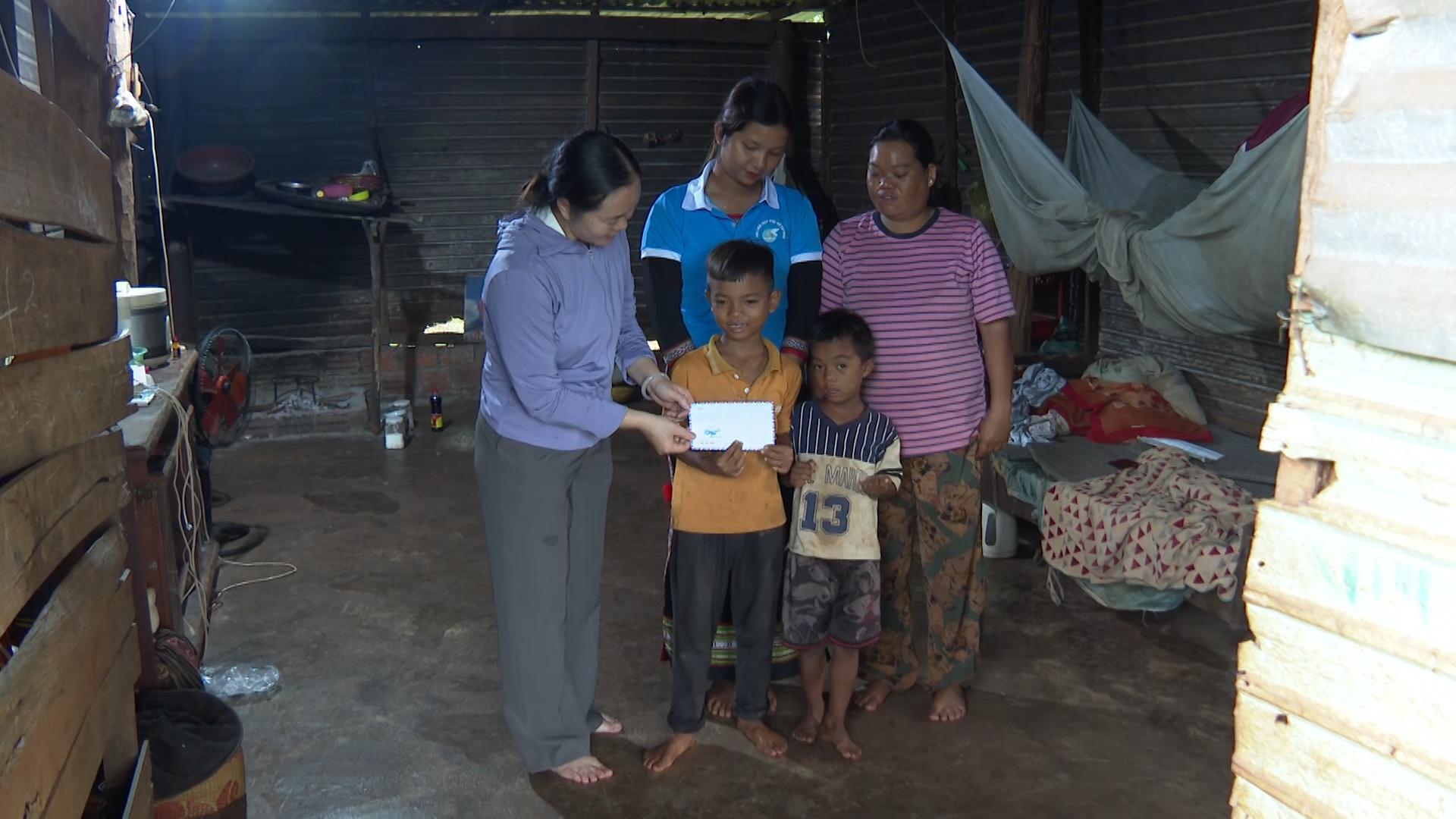 pv-tay-trang-rang00-35-54-11still002.bmp