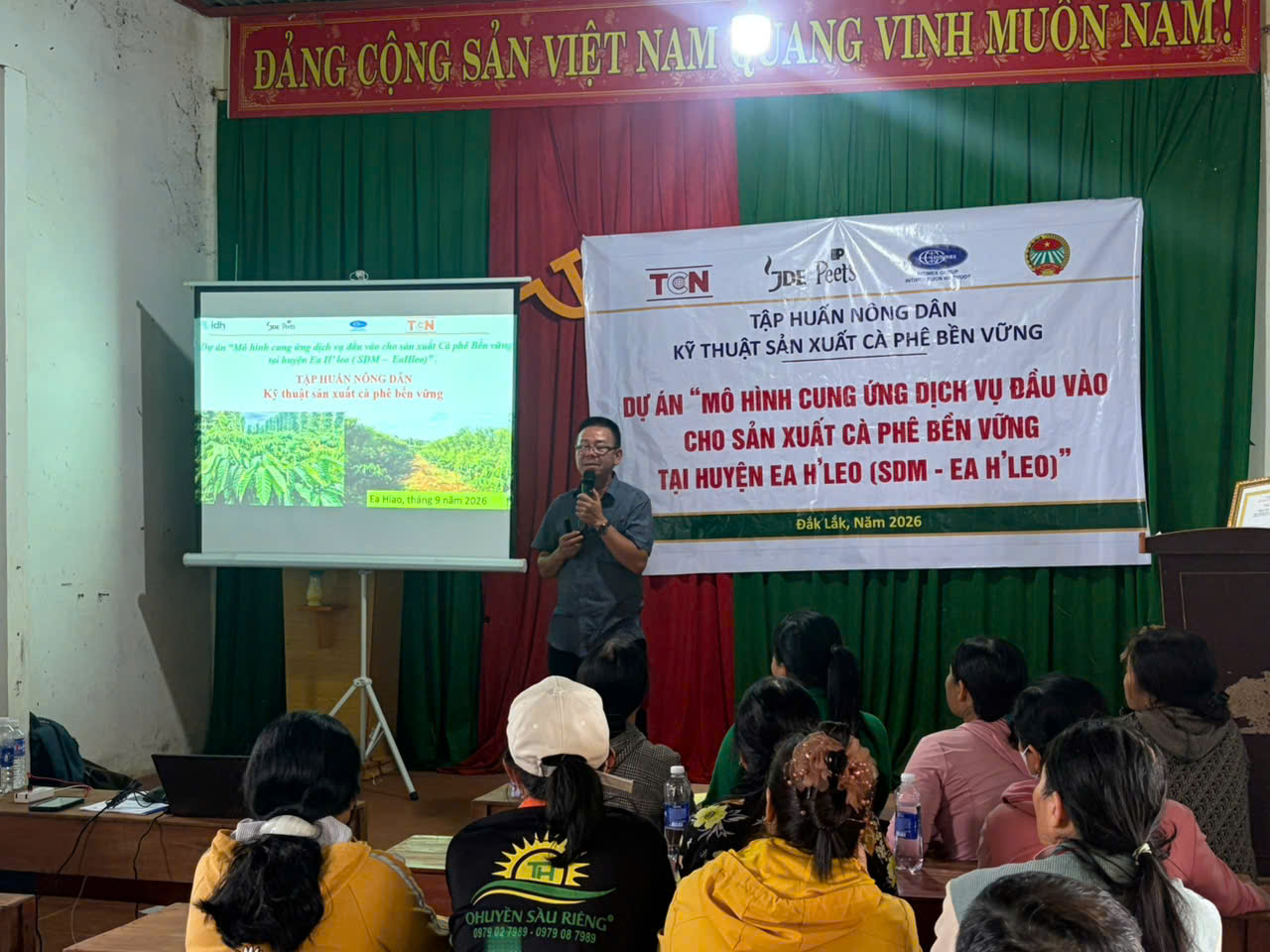 Hội Nông dân xã Ea Hiao tổ chức tập huấn kỹ thuật dự án “Mô hình cung ứng dịch vụ cà phê bền vững - SDM” xã Ea Hiao năm 2026