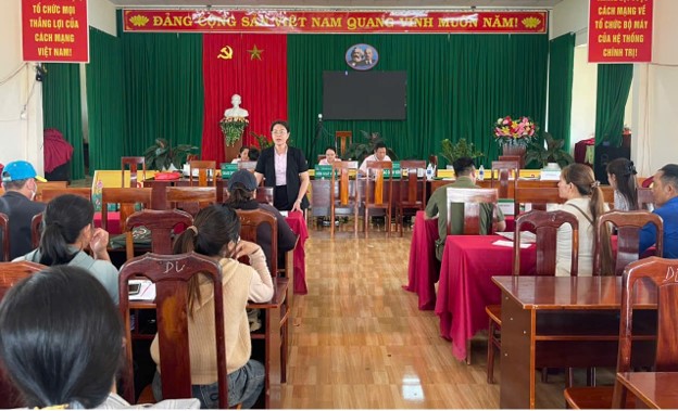 Kiểm tra công tác cho vay vốn tín dụng chính sách tại điểm giao dịch Ea Hiao