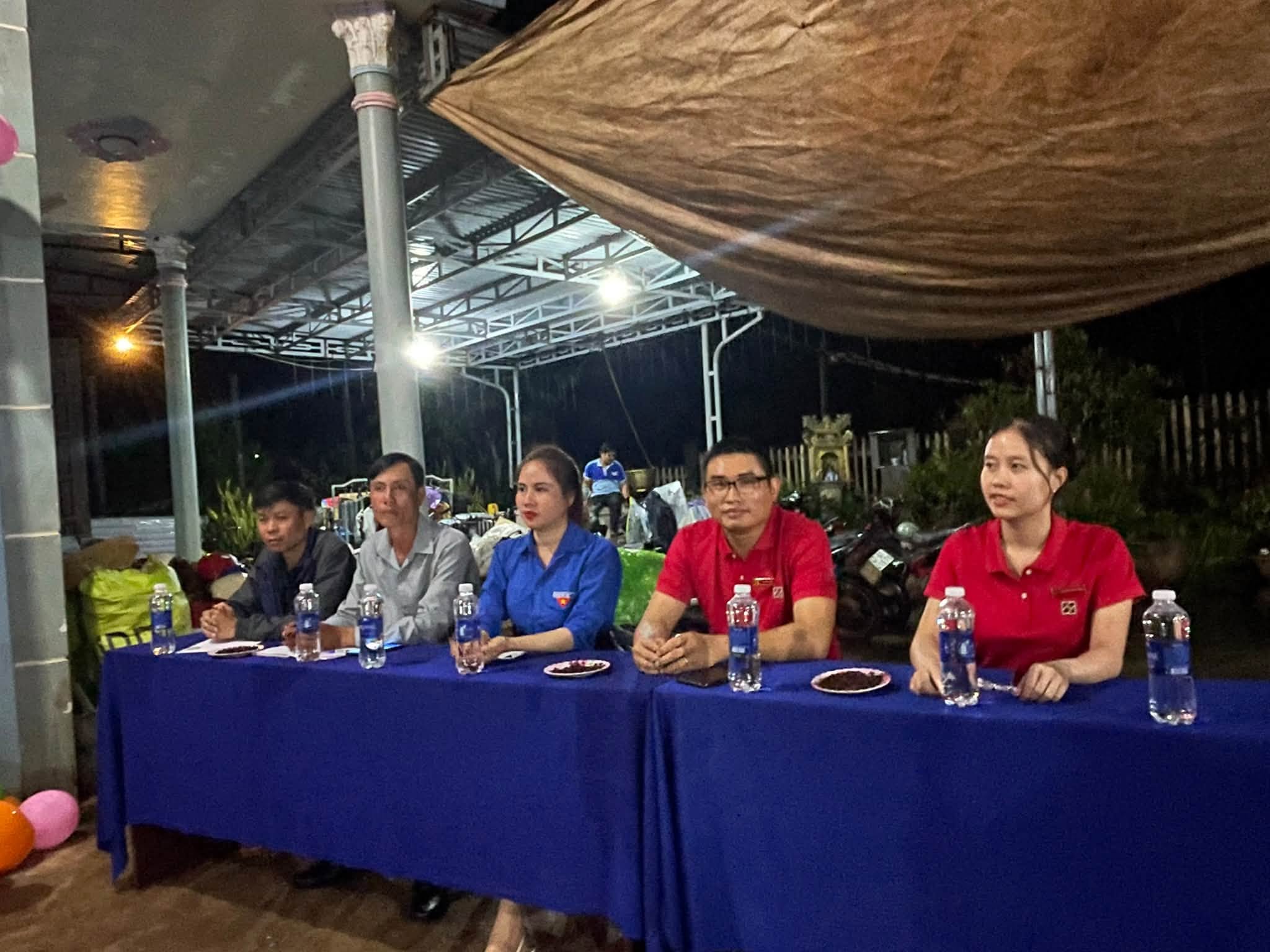 Đoàn thanh niên xã Ea Hiao tổ chức chương trình “Vui tết Trung thu” tại chi đoàn Buôn Hoai