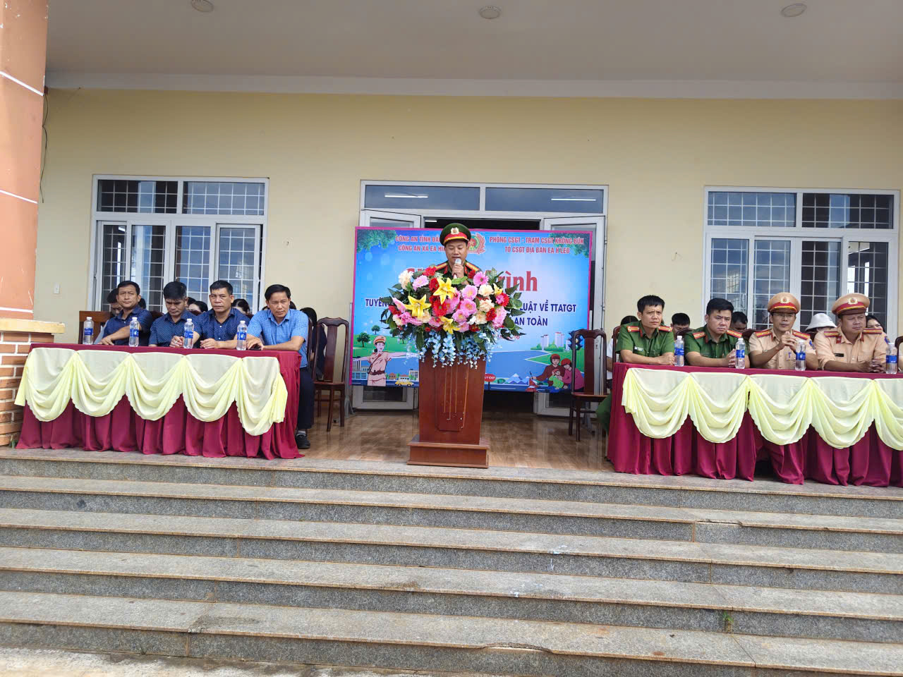 Tuyên truyền pháp luật giao thông gắn với thực hành kỹ năng lái xe an toàn trên địa bàn xã Ea Hiao