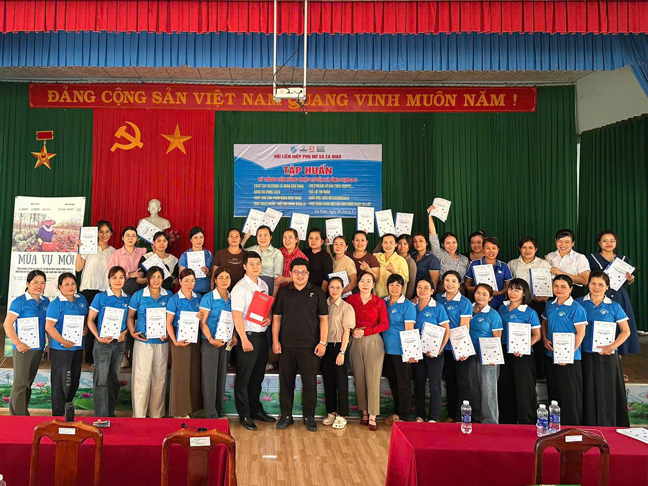 Tập huấn kỹ năng bán hàng trực tuyến và ứng dụng AI cho hội viên phụ nữ xã Ea Hiao
