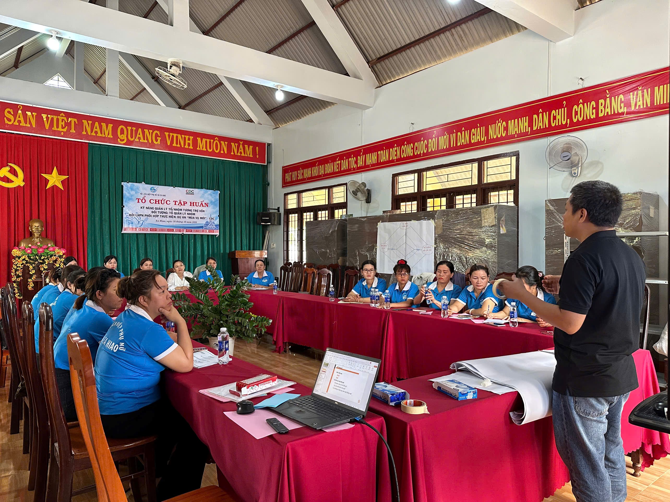 Hội LHPN xã Ea Hiao tổ chức tập huấn kỹ năng quản lý tổ, nhóm tương trợ vốn